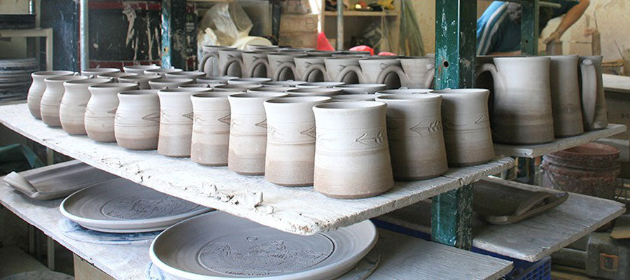 HOLIDAY MOTIVATION IN THE POTTERY STUDIO